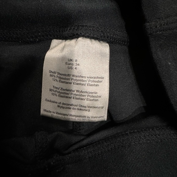 Size 4 black legging pink accent on leg - Picture 4 of 4